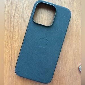 iPhone 15 Pro Green Woven MagSafe Case new in box